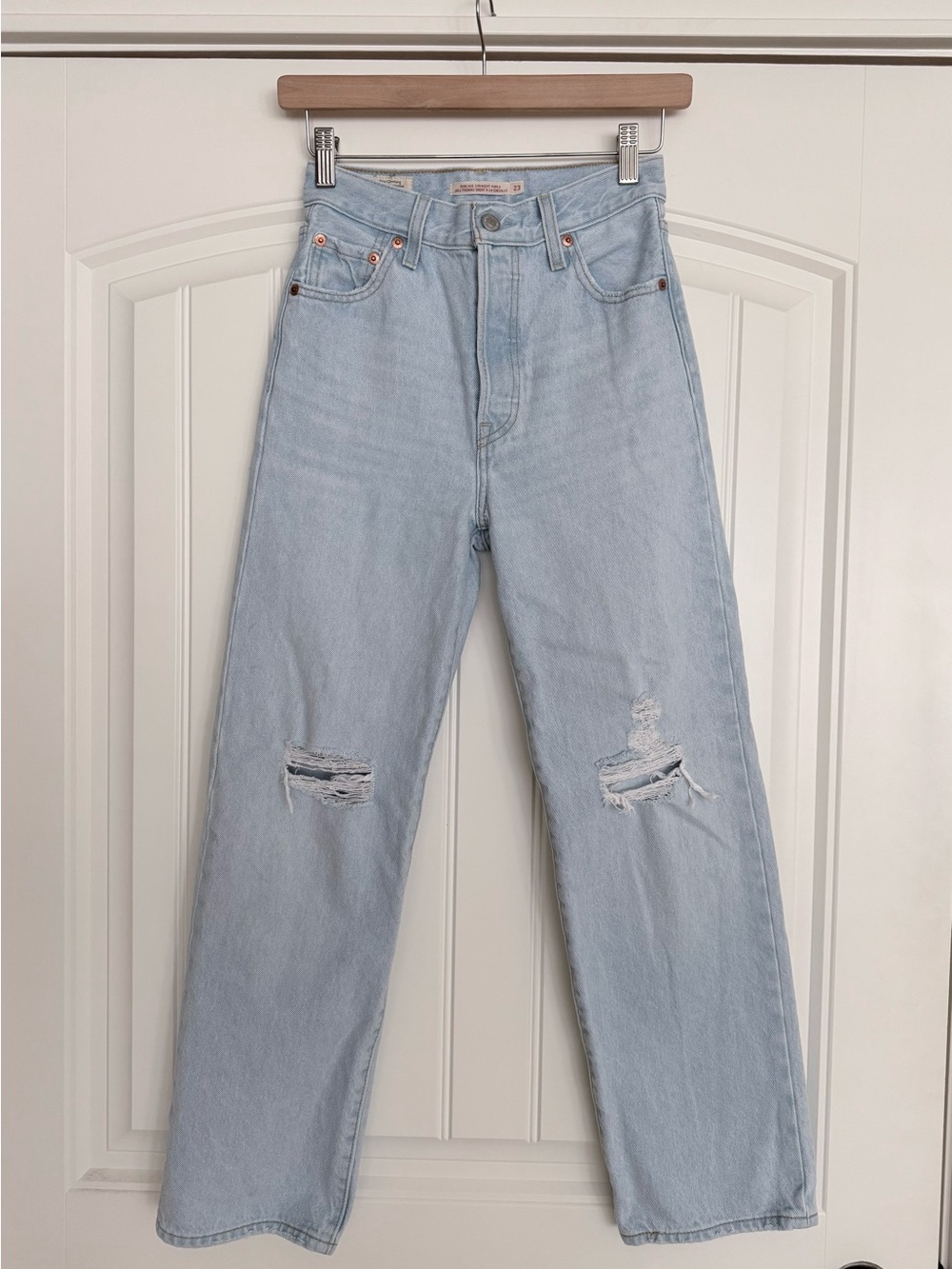 Levi's Ribcage Straight Ankle Jeans.